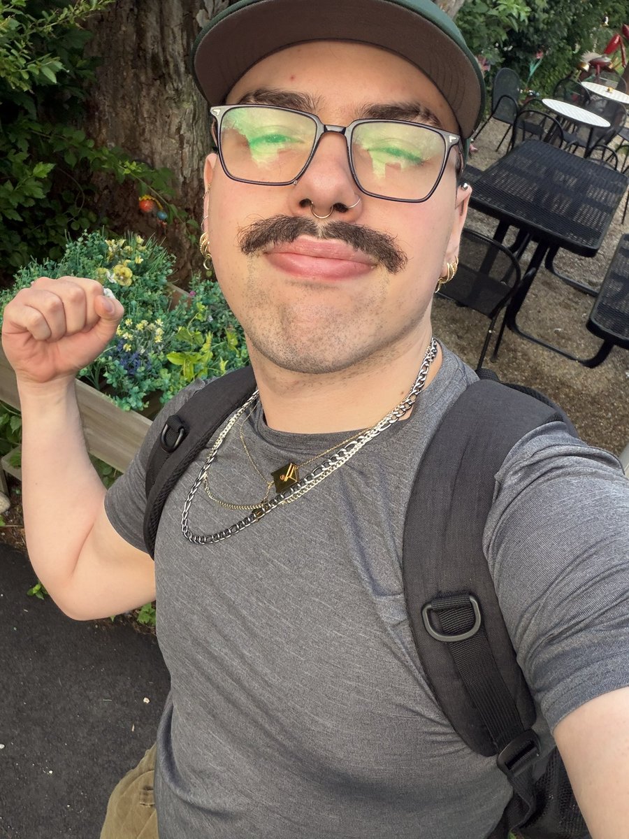 blakethegoodboy's tweet photo. I want shoulder rubs 

#gay https://t.co/824NphFoPL