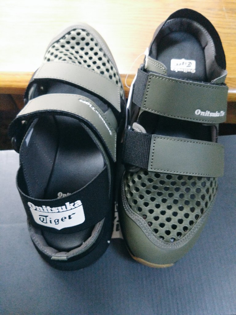 Turquoise_LvB's tweet photo. ほしかったオニツカタイガーのスニーカーサンダルGET✨
早速履いて出かけてきた！履き心地よし！！

実店舗近くにないし大都会行きたくないから通販で買ったけどサイズピッタリでよかった(*´∀`)=3 ﾎｯ
口コミ信じてワンサイズ上にしたのが⭕️ https://t.co/GQRjny83vt