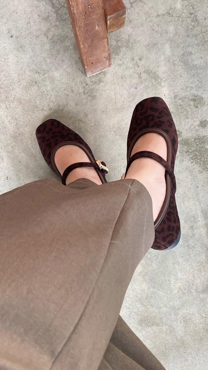 farad97720's tweet photo. Mau gaya ga perlu mahal sih 💃🏻
Flatshoes 70an iniii solusinyaa🥰🥰 https://t.co/TPI1Ane2rM