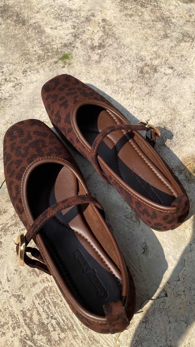 farad97720's tweet photo. Mau gaya ga perlu mahal sih 💃🏻
Flatshoes 70an iniii solusinyaa🥰🥰 https://t.co/TPI1Ane2rM