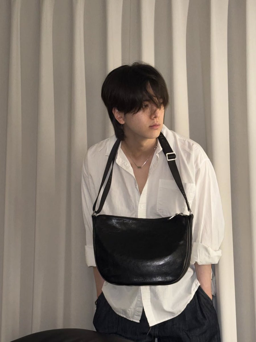 deobimom's tweet photo. #YOUNGHOON #영훈 IG 🍞📸 

The new Off-White' collection has arrived in Korea. https://t.co/eXMgCp0xFO