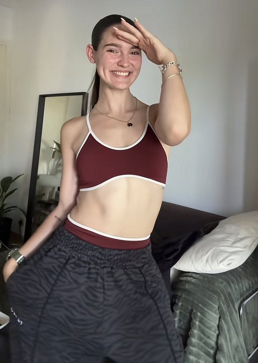 IlanPieuch29029's tweet photo. Anna_cpz est vraiment une déesse putain c’est dingue 🤩😍 #catfish #findom https://t.co/QCwmUDpQTj