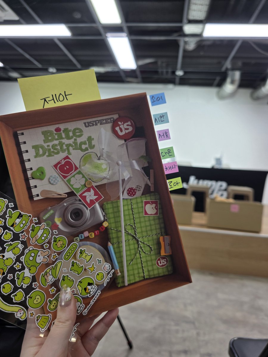 OrigamiTini's tweet photo. Uspeer round 2 heheheh

(Feat the stickers I found in Daiso that are just too perfect, so I'm gonna let the girls decorate with them) https://t.co/AWhm6LWxoc