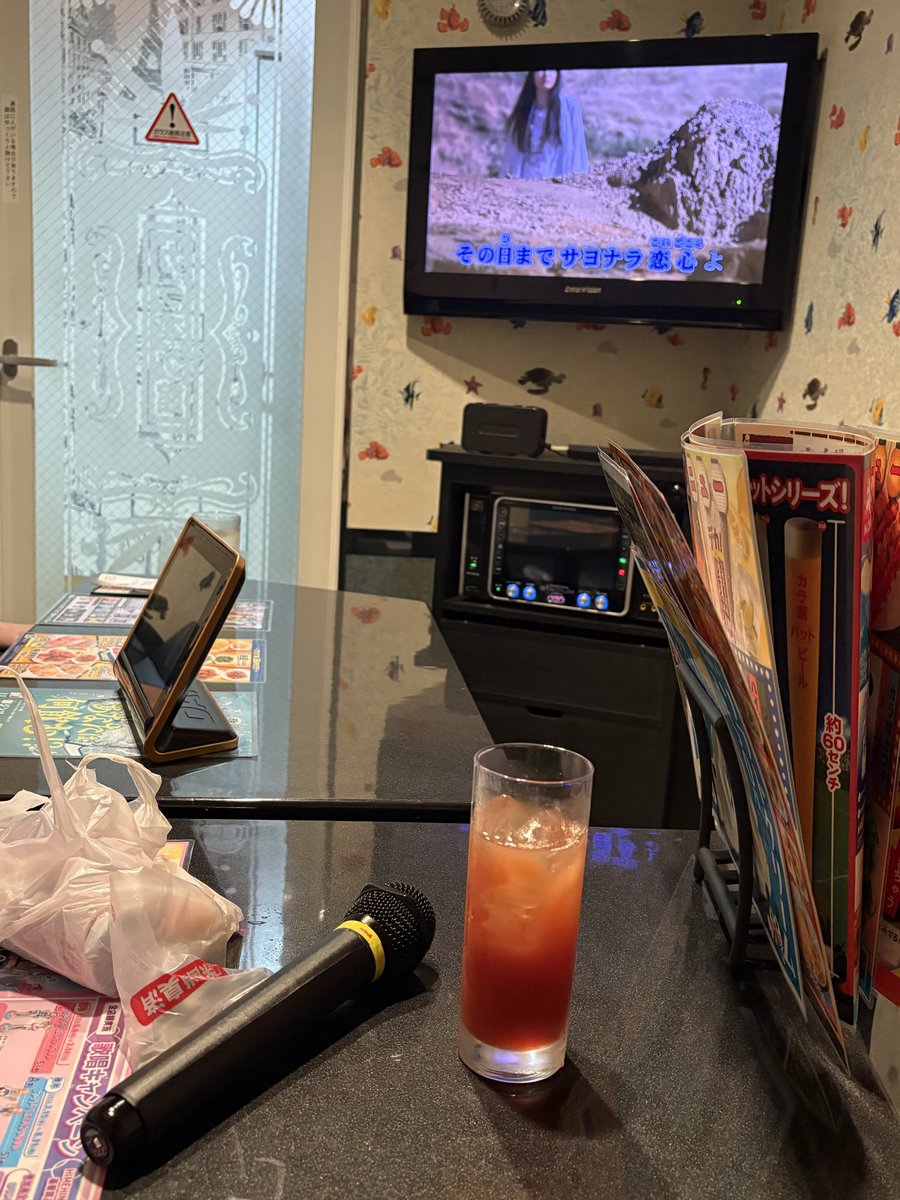 HAMUTAROUBONNRE's tweet photo. 今夜は飲むぞぉとか言ってるけどもう8杯目www全部カシオレwww https://t.co/yHySGY4JYn