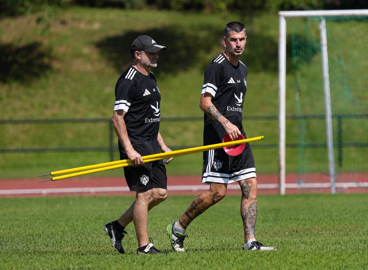 CPCacerenoSAD's tweet photo. ⚽️ 𝐸𝑙 𝑙𝑢𝑛𝑒𝑠 𝑒𝑚𝑝𝑖𝑒𝑧𝑎 𝑙𝑜 𝑏𝑢𝑒𝑛𝑜 💪

💚 ¡𝗖𝗼𝗺𝗶𝗲𝗻𝘇𝗮 𝗹𝗮 𝟮𝟲/𝟮𝟳! 😁

📸 @fotografiasvp_ 

#NuestraReligión #AúpaCPC https://t.co/vcWX538LJu