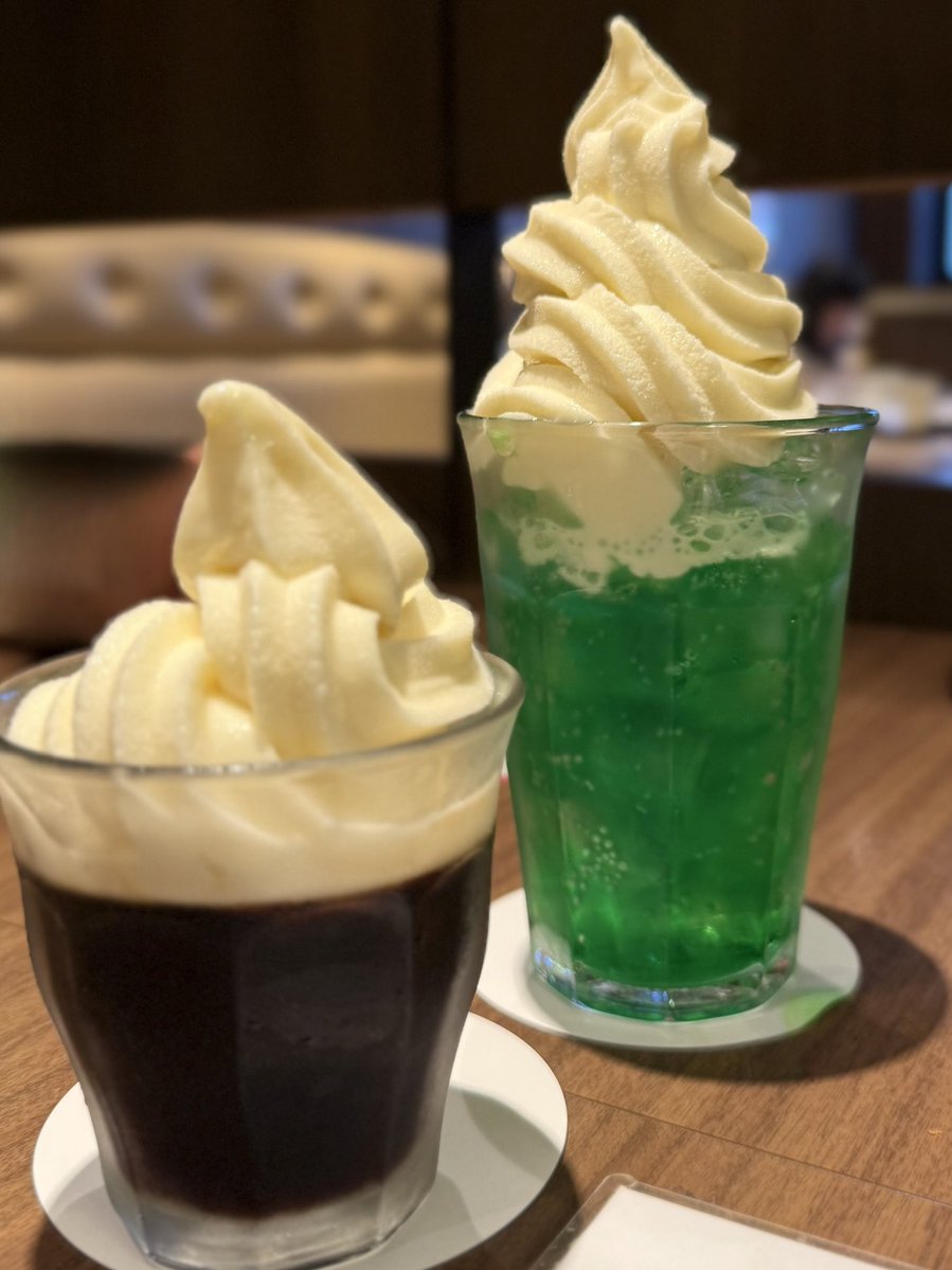 umaumen's tweet photo. マルジュー 大山本店 さん
コーヒーゼリー
メロンクリームソーダ https://t.co/MEpO0Cms2W