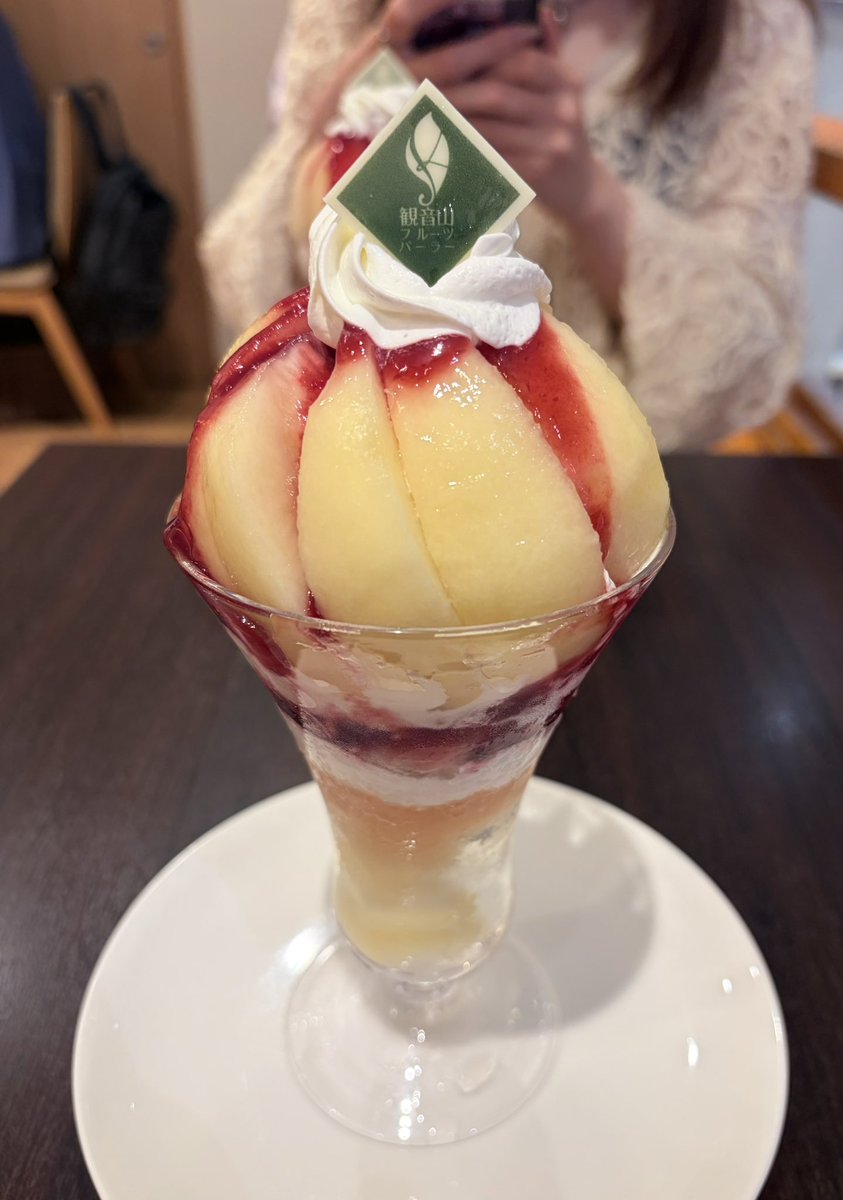 nqa0411's tweet photo. 空きっ腹にパフェ https://t.co/kXKDutDsUy