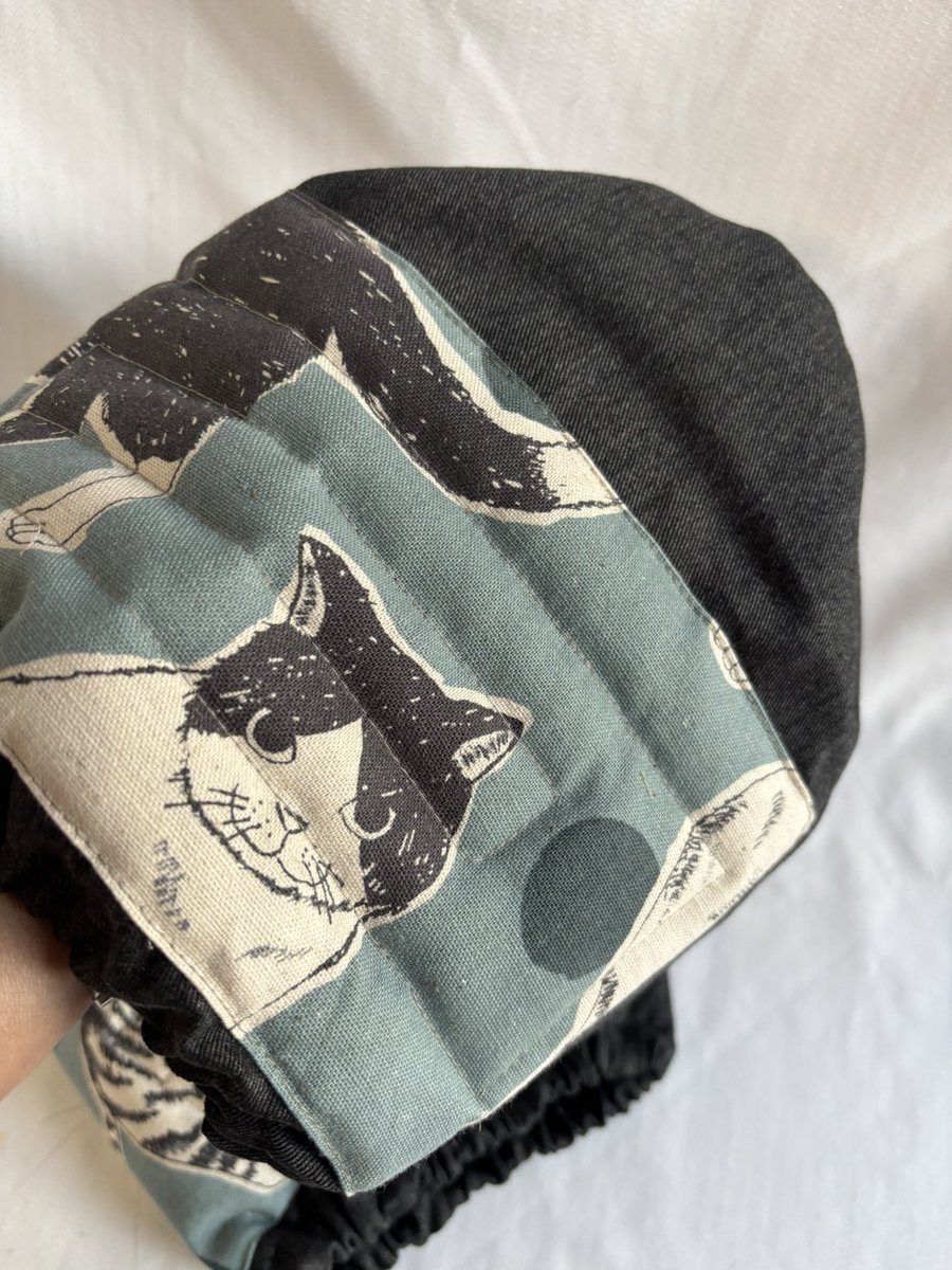 CapellaSewing's tweet photo. 運気アップは拭き掃除から〜✨
膝が黒くなっちゃうのが悩みの種ですよねー。
そんなお困りを解決‼️
当たる部分はふかふかキルティング、お掃除用膝当て作りました。
猫好きモニターさんに試してもらおっ💕 https://t.co/ad4JPqsUTq