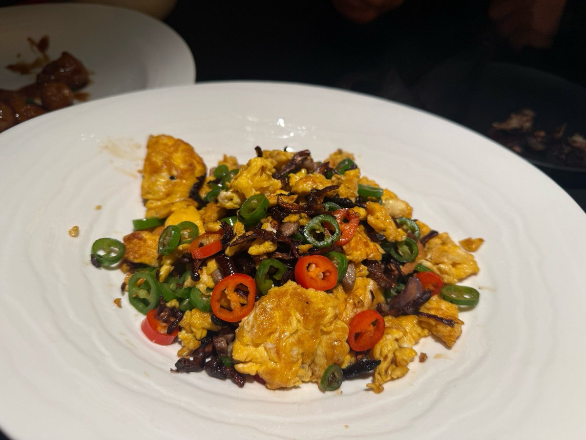 jxhdg14875514's tweet photo. Late-night snack vibes: Crispy fried stinky tofu with chili flakes – the ultimate comfort after a long day! Who’s grabbing a bite with me tonight， https://t.co/ctoh6GVIhU