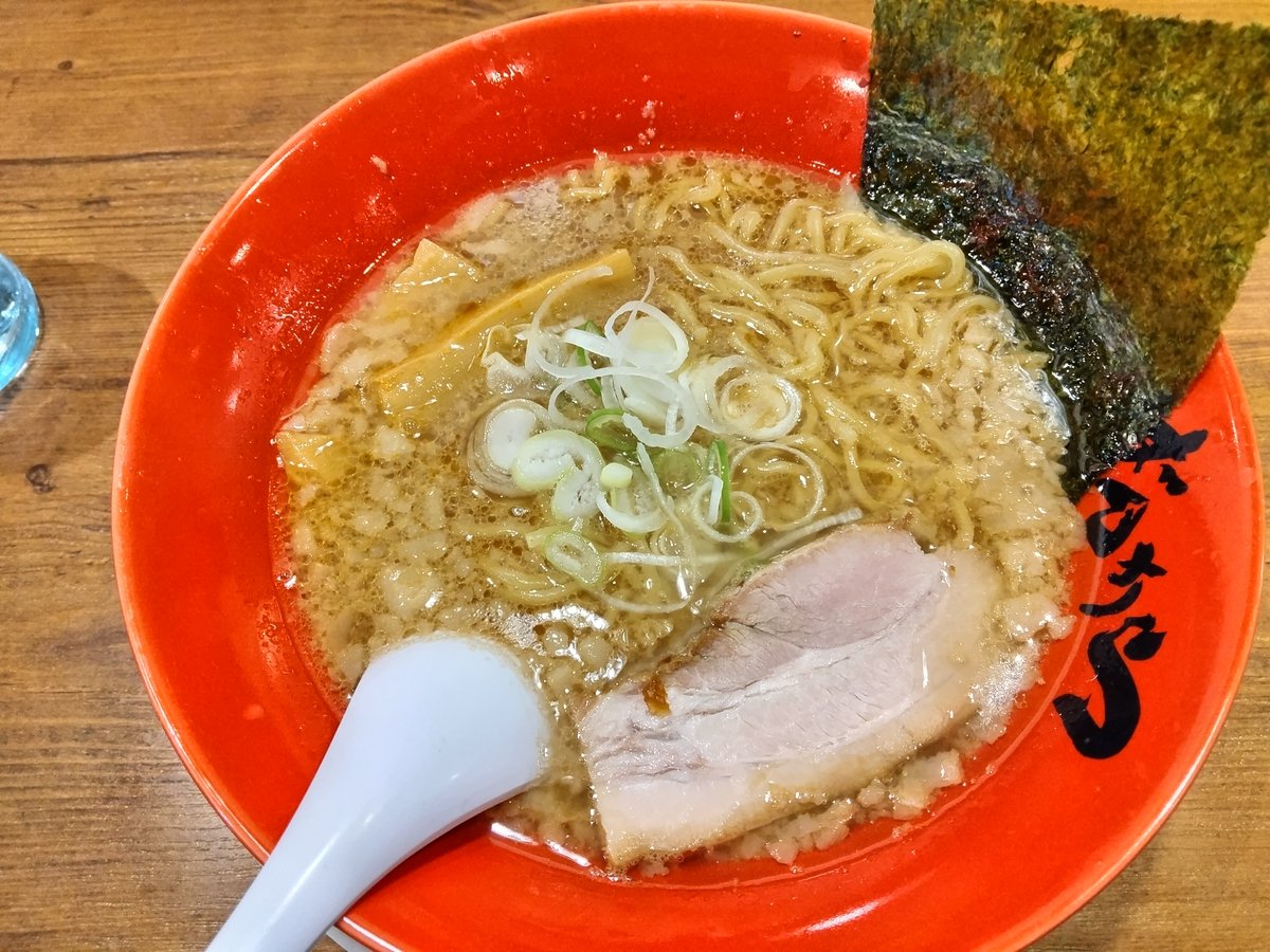 fujigen6's tweet photo. 久しぶりの旭川味噌の方のばんから🍜
写真は醤油とんこつですが、一番おいしいのは店名にもなってる味噌です😀
昔良く行ってた味源という店の味に似てて、その補正もあって定期的に食べたくなります☺️
#旭川味噌ラーメンばんから #池袋 #豊島区 https://t.co/OMz8QMrAfM