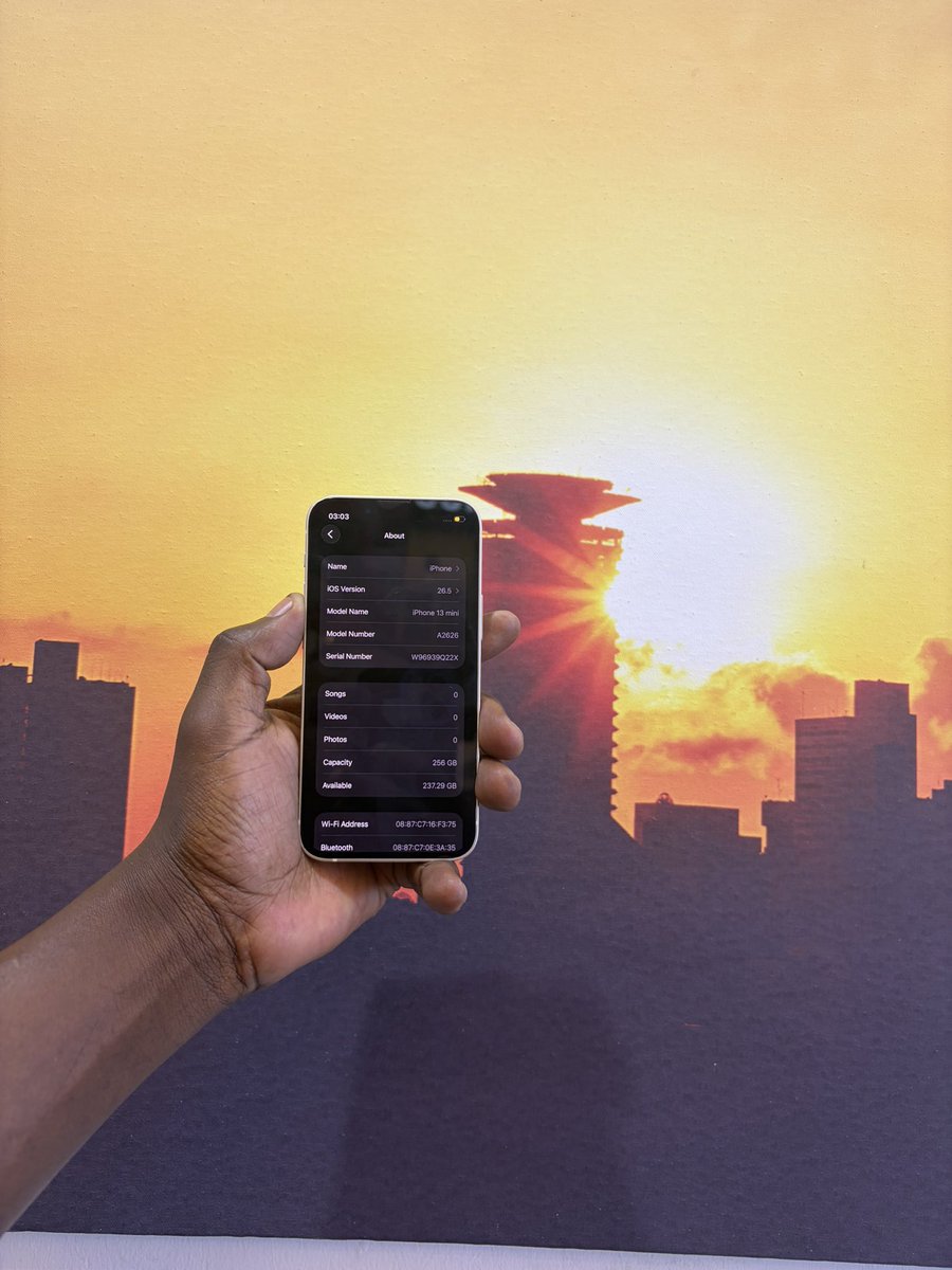 Primeandeka's tweet photo. Hii deal ni moto ajab🔥🔥🔥
iPhone 13 Mini 256gb 
Battery 94%

🤑28,000/- only one piece
📞0710576643 https://t.co/i1oeNcVUBP