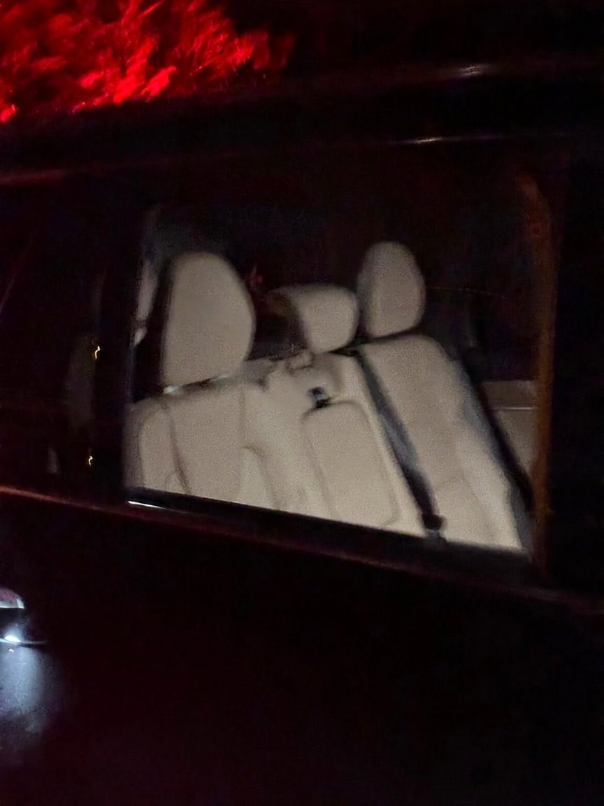 bahtiyarfilm's tweet photo. Bu kez sıfır Volvo. Acaba Avrupa’da ya da başka ülkelerde sıfır araçlarda bu kadar sorun oluyor mu? En çok merak ettiğim konu bu:

“İki hafta önce Otokoç’tan sıfır km Volvo XC90 aracımı satın aldım. Henüz 800 km’dayken tatilde Fethiye’de ciddi bir yazılım arızası verdi. Araç çalışıyor ancak stop etmiyor, camlar açık ve kapanmıyor. Şu an gece vakti çalışır halde dışarıda kalmış durumda.

Sorun üzerine Volvo’yu aradım ve detayları anlattım. Bana sadece anahtarı alıp aküyü sökmem söylendi; başka çözüm veya tatmin edici yönlendirme yapılmadı. Sıfır kilometre, 12 milyon TL’lik bir aracın bu kadar kısa sürede yolda kalmasına rağmen Volvo’nun arızalı aracıma sahip çıkmaması güvenimi ciddi şekilde sarstı.

Aracımın yazılım arızasının acilen giderilmesini, gerekli tamir ve kontrollerin yapılarak sorunsuz ve güvenli hale getirilmesini istiyorum. Tatilde aracımı kullanamadığım için mağduriyetimin giderilmesi adına uygun bir ikame araç talep ediyorum. Sorunun Volvo ve Otokoç tarafından ciddiyetle ele alınarak en kısa sürede çözülmesini bekliyorum.”