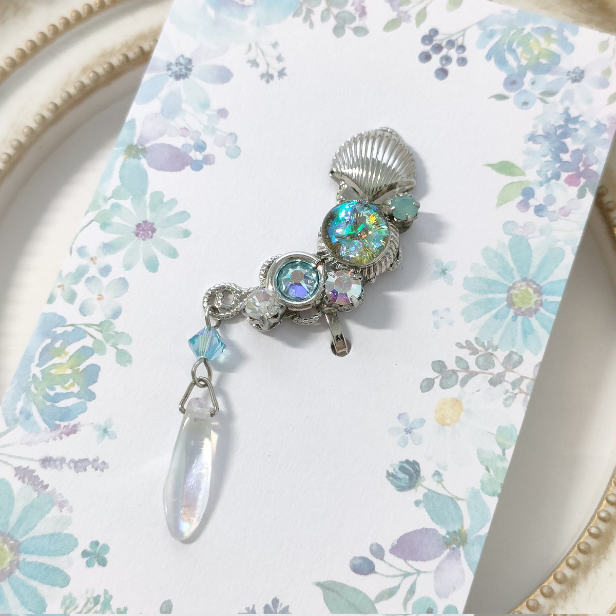 witchs_anemone's tweet photo. 新作ブローチ『人魚姫の宝箱』、そして久しぶりの『人魚姫のイヤークリップ』、本日21時から1点ずつ販売開始です🧜‍♀️ https://t.co/vGdhnmb2ry