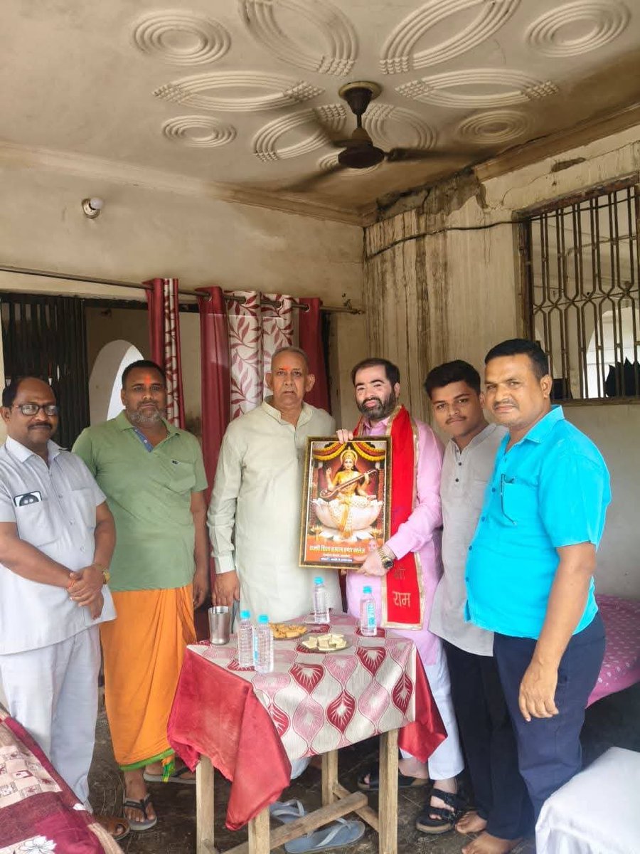 SatishSharmaBBK's tweet photo. ग्राम टिकरिया निवासी प��र्व राष्ट्रीय परिषद सदस्य भाजपा श्री शिव हर्ष सिंह जी एवं ग्राम टेंडवा निवासी पूर्व सहायक विकाश अधिकारी श्री मदन मोहन अवस्थी जी के अस्वस्थ्य होने की सूचना मिलने पर उनके आवास पहुँचकर कुशलक्षेम जाना एवं आप शीघ्र स्वस्थ हों यही भोले बाबा से प्रार्थना है ।
@BJP4India @BJP4UP
