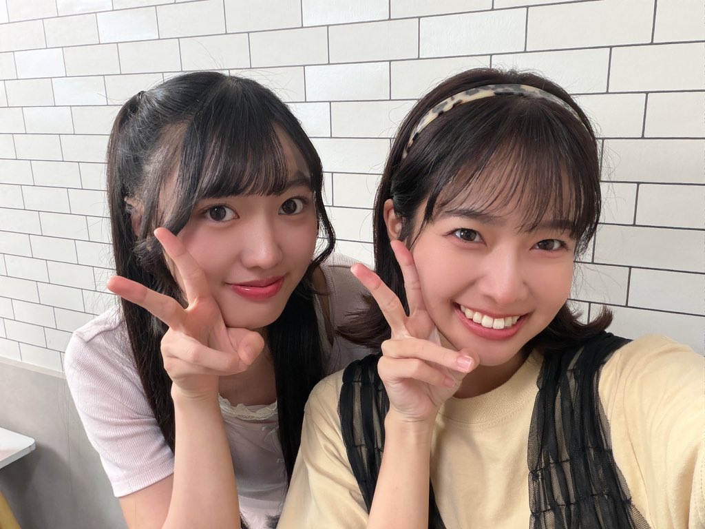 rina_yuki49's tweet photo. リミスタオンラインフリーライブ&amp;オンライントーク、サイン会ありがとうございました☺️
トークもサイン会も完売ありがとう😭！

久々にギターで歌って1人でやるのすっごい緊張しちゃった！！
でもとっても楽しかったからもっと上手くなるぞーー🎸

なのちゃんとも歌えて幸せ♡

#りななの https://t.co/HhnUPRyGYc
