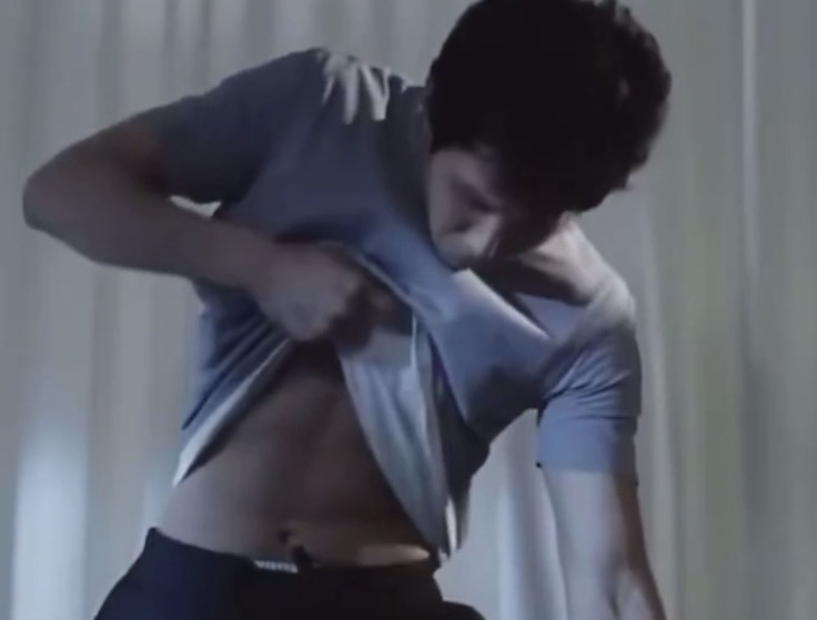 jjismyeomma's tweet photo. omega checking and imagining how the belly bulge would look like when his alpha enters inside him https://t.co/tuxsdhB59m