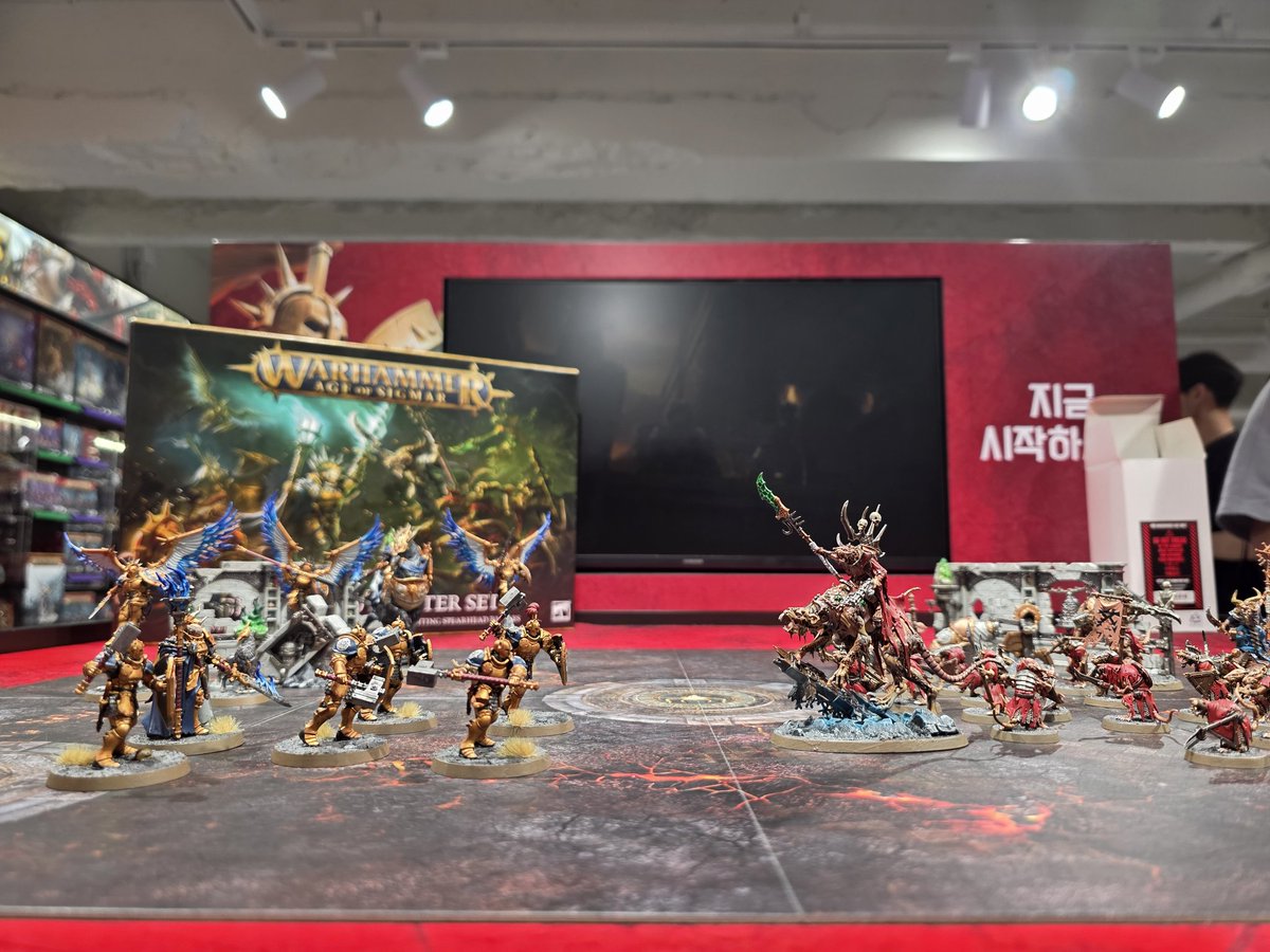 gamemoon616's tweet photo. 지인이랑 저번에 못 갔던 위해머 매장
모으기 시작하면 큰일 나는 비싼 취미 구경
작은 거 하나도 가격이.. 어나더 레벨.. https://t.co/y12pthdMtj