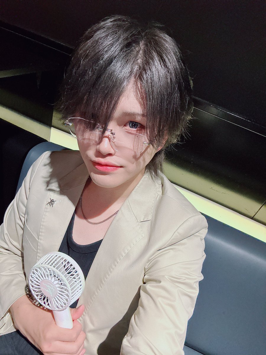 iori_splz's tweet photo. すすきのホストクラブ 
🖤【GENTLY BLACK】🖤

🥀OPEN 19:30〜
🥀初回 60分 1000円
🥀焼酎・割ものがサービス

「雨降ってるから」は会いに来ない理由にはならない❤️‍🔥☂️
 #GENTLYBLACK #すすきの #初回 #ホスト #札幌 #拡散希望 https://t.co/glF1XiFVB0