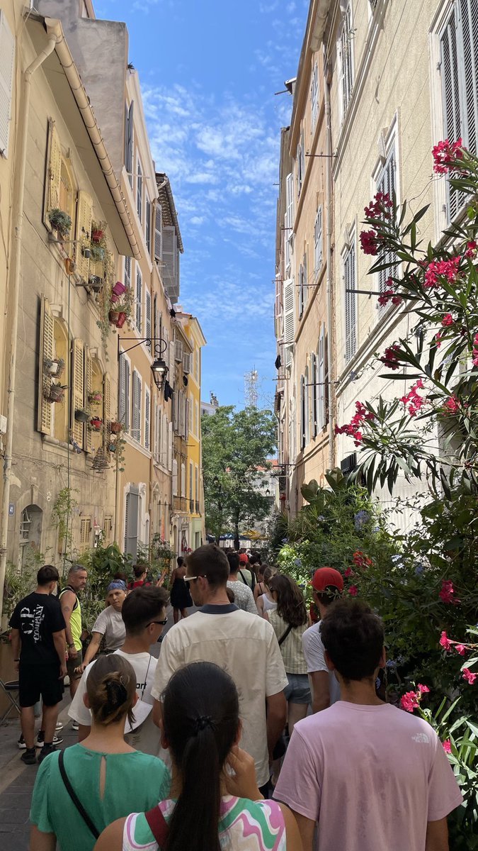 professeurtt's tweet photo. merci marseille calanques et twerkistan https://t.co/xRLXtar3Y2