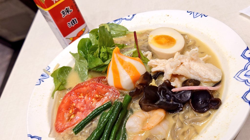 nabe_0616's tweet photo. こんにちはー！☀

お昼は気になってた麻辣湯を食べましたΨ( 'ч' ☆)

辣油とお酢を掛けたら丁度いい辛さでうまうま😋

ごちそうさまでした!! https://t.co/DqhOwFepej