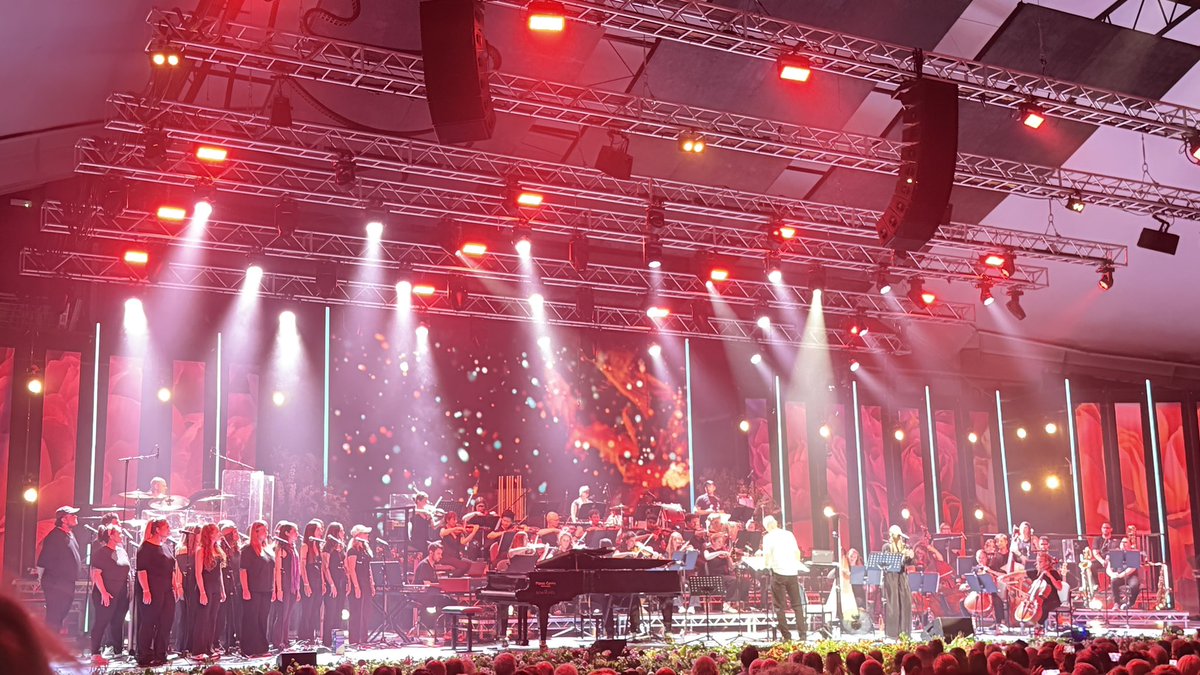 gac768's tweet photo. With @Sarah_C67 
Blown away by last night’s performance https://t.co/zDTp39t8pL