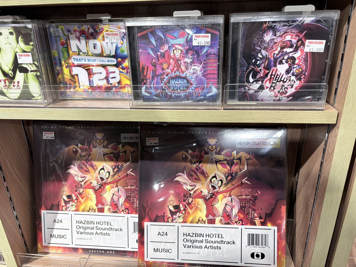 AlasTor_HBN's tweet photo. 渋谷のタワレコ！
やっっっと見つけた！！笑
ハズビンもヘルヴァも！！最高！ https://t.co/TnouJ0Aqj1