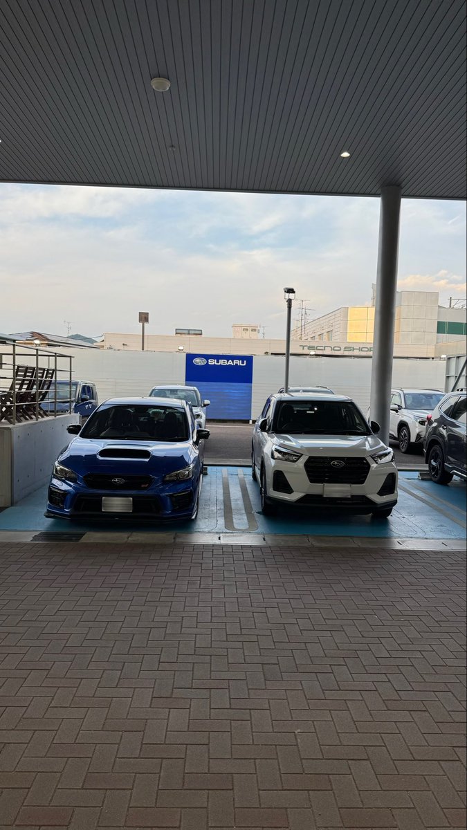 Kassy_WRX's tweet photo. 車検終えて帰ってきました！
代車のレックスとツーショット https://t.co/yWMlhb26hU