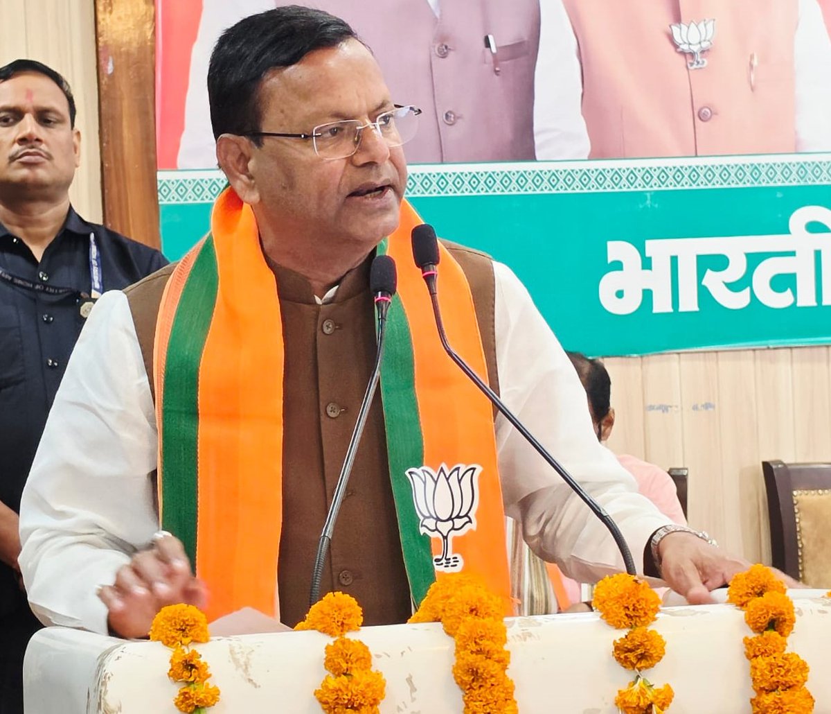 BJP4UP's tweet photo. प्रदेश अध्यक्ष श्री @mppchaudhary एवं प्रदेश महामंत्री (संगठन) श्री @idharampalsingh ने प्रदेश मुख्यालय, लखनऊ पर आगामी संगठनात्मक विषयों पर आयोजित प्रदेश पदाधिकारियों की बैठक को संबोधित किया।

#BJP4ViksitBharat #BJP4UP https://t.co/50VFPcVNkT