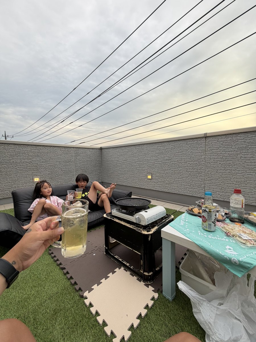 pachi0505's tweet photo. 買い物からの自宅屋上ビアガーデン🍻 https://t.co/qd8tb2Cdsg