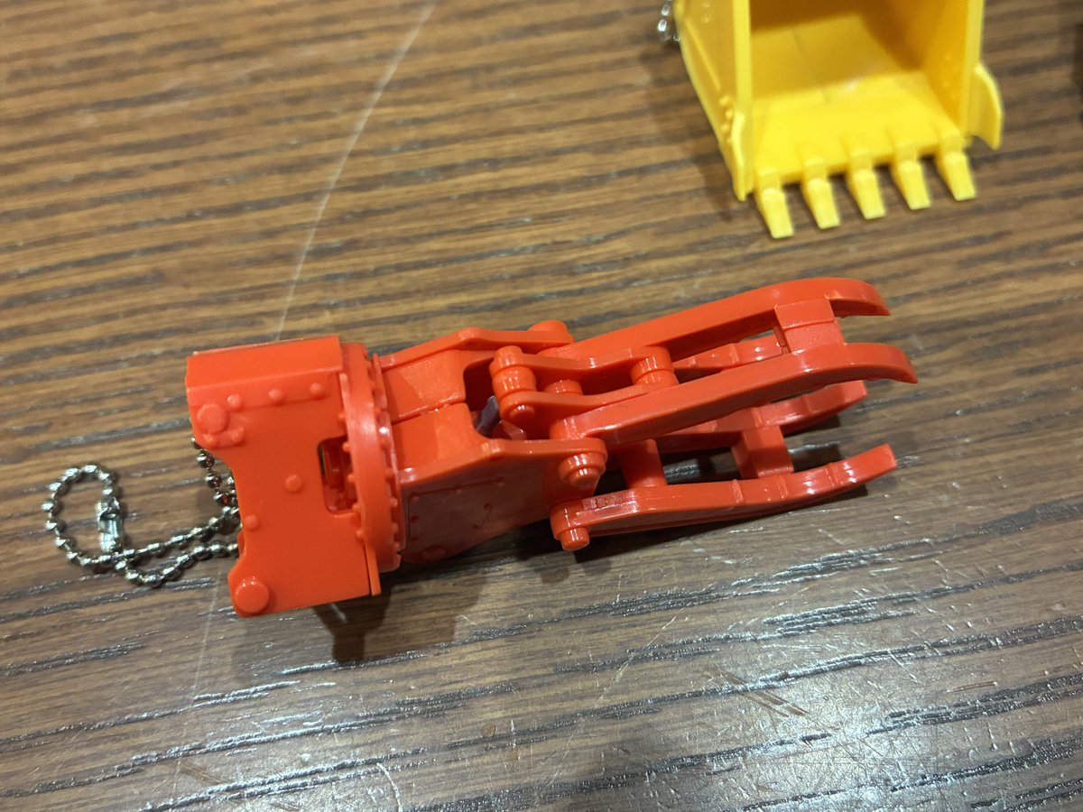 UV51A's tweet photo. トイズキャビンのタグチ工業アタッチメントを回したら4回でフルコンプ
グラスパーは内部にシリンダー入ってて均等に開閉されてかっこいい https://t.co/qOrhQ2R4xX