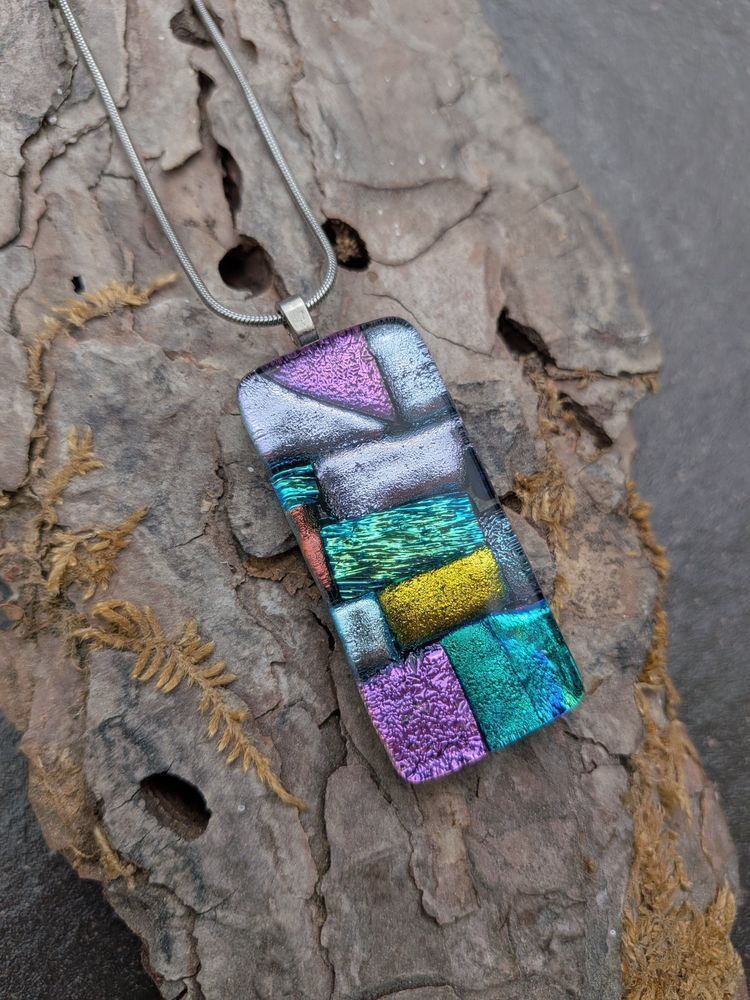 Samphireglass's tweet photo. A stunning new patchwork dichroic glass necklace. Wonderful shimmering and sparkling pink, silver, gold and green colours within this handcrafted glass pendant.
#ukgiftam #ukgifthour #giftideaa
https://t.co/ahHsSAykg9 https://t.co/Eb9m2BXPKx
