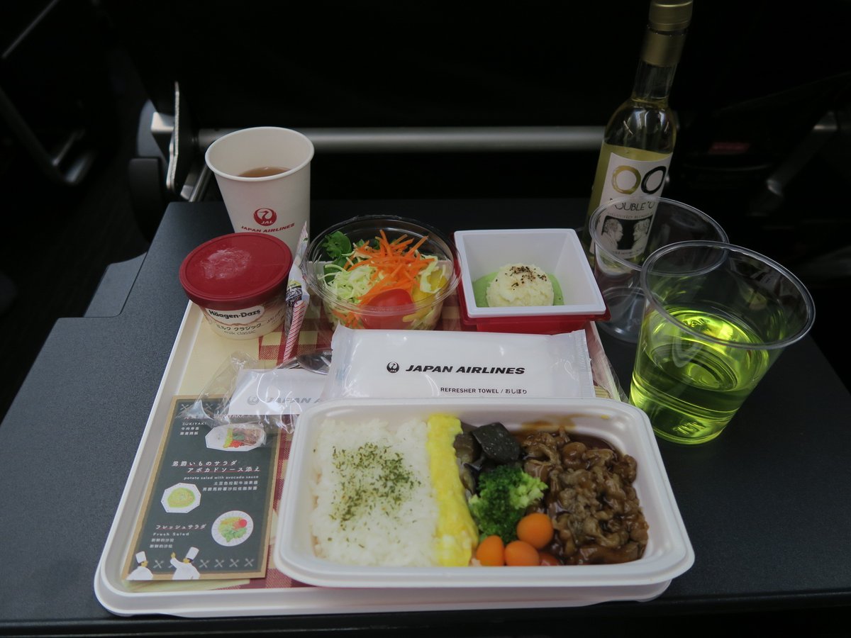 activa763's tweet photo. 2019年3月 日本航空 JL87 羽田→広州 エコノミークラスの昼食です。

メインはすき焼きです

＃日本航空 #JAL #JL ＃機内食 #inflight ＃すき焼き #Sukiyaki https://t.co/eWCOndnxeh