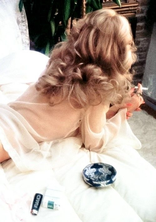 1950sBarbie's tweet photo. I love slow mornings… 🚬💞 https://t.co/xtXsDRZpzO