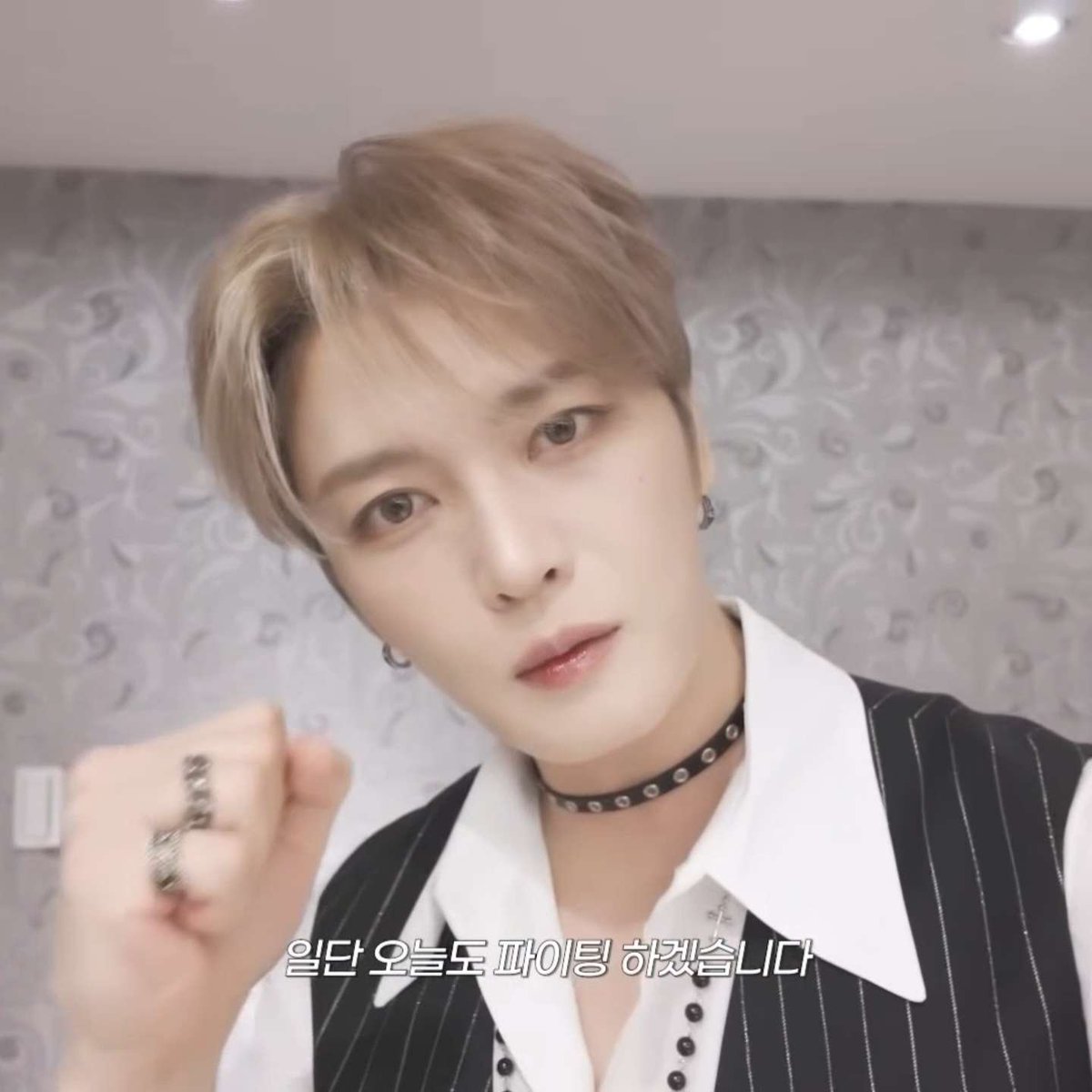 IamU_JJ's tweet photo. 아니....이 날 진짜 김재중 미쳤어 ༼;´༎ຶ ۝༎ຶ`༽
얼굴이며 스타일링이며 그냥 다 美 美 美

눈 앞에 천사가 실존해여 대신 거기에 Rock이 가미된 천사요
롹천사 김재중👼🏻🤟🏻💚 https://t.co/n0xDgeEkfN