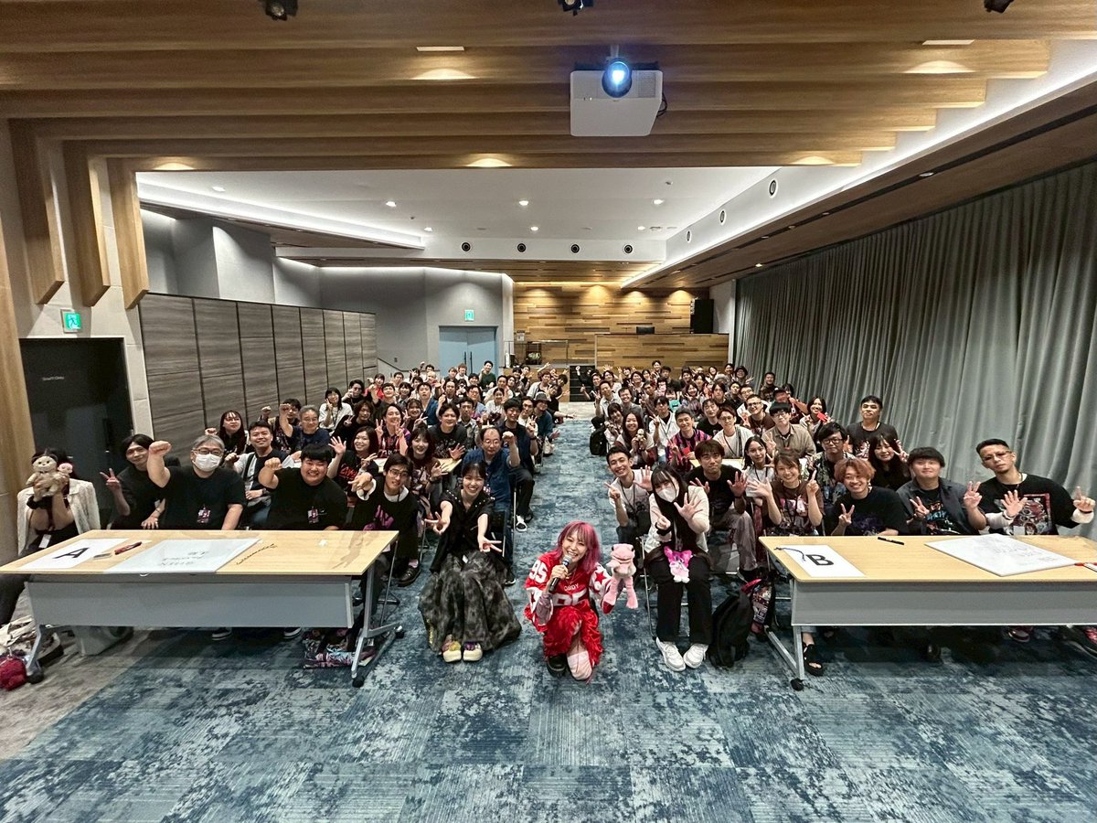LiSA_OLiVE's tweet photo. #LACEUP リリースイベント、めちゃめちゃ濃い時間でしたっ😂♥️👂
楽しすぎました😂♡
一緒につくってくれたアナタ、本当にありがとうございましたっ♡
#LACEUP_TOUR のデート(LiVE)までに、より深く楽しんでもらえますようにっ🫘🫶ｵﾄﾞｯﾁｬｲﾅ🫶アジア、ヨーロッパツアー帰ってくるまでに完璧にお願いね😏
ホールツアーのチケット先行13日まで🎫
https://t.co/9NXvFbSibX