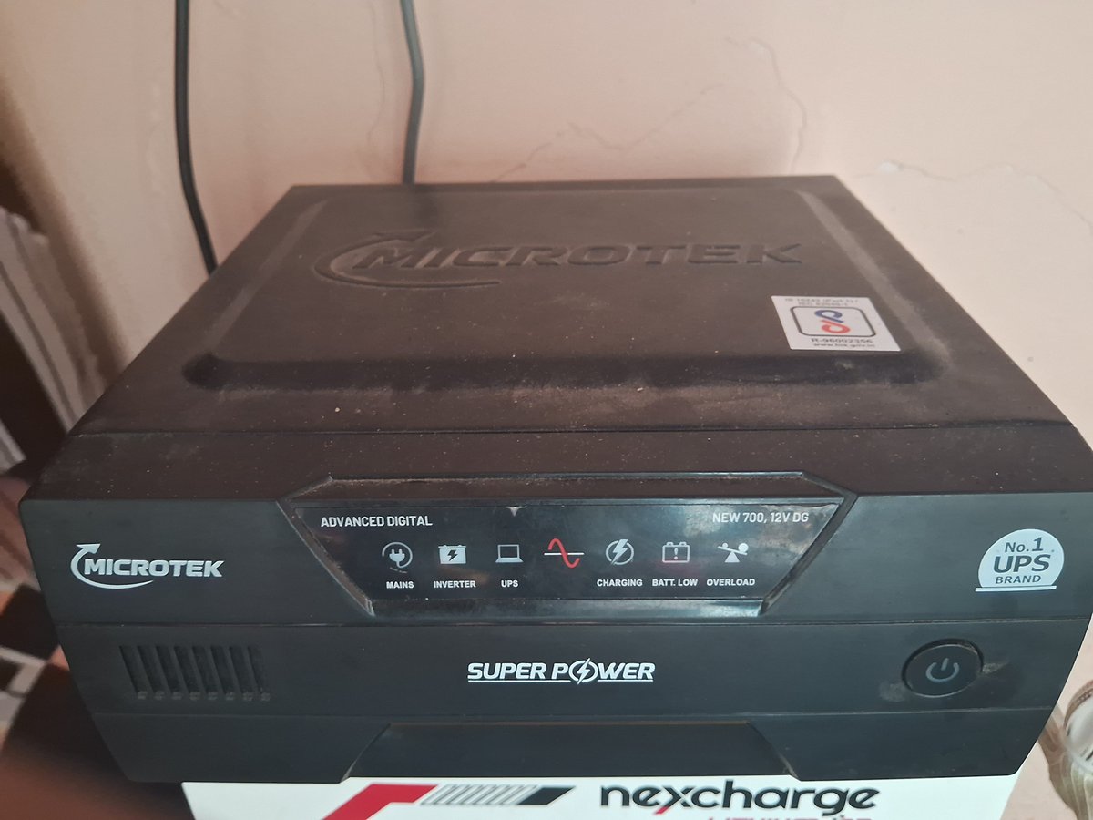rk613275's tweet photo. Mera inveter 2 din se kharab  hai  charging nhi utha raha hai 
Complne kiye 2 din ho gya koi  bhi call nhi utha raha 
Mjhe inveter liye   bus 2 mhina hua ese jaldi se thik krao please 
@Microtek_UPS https://t.co/otN47jliev