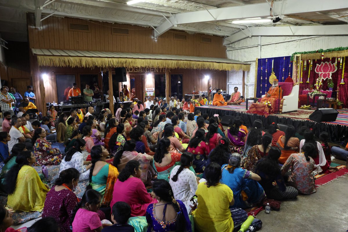 SgsSwamiji's tweet photo. Pujya Sri Swamiji in Hanuman Datta Yoga Center, Houston, TX, USA • 10 July 2026

• Sri Chakra Puja
• Swagata Sabha

#sgsswamiji #swarnayatra #swarnayatra2026 #sgsashrama #dattapeetham #avadhootadattapeetham https://t.co/EscCK4af1Q