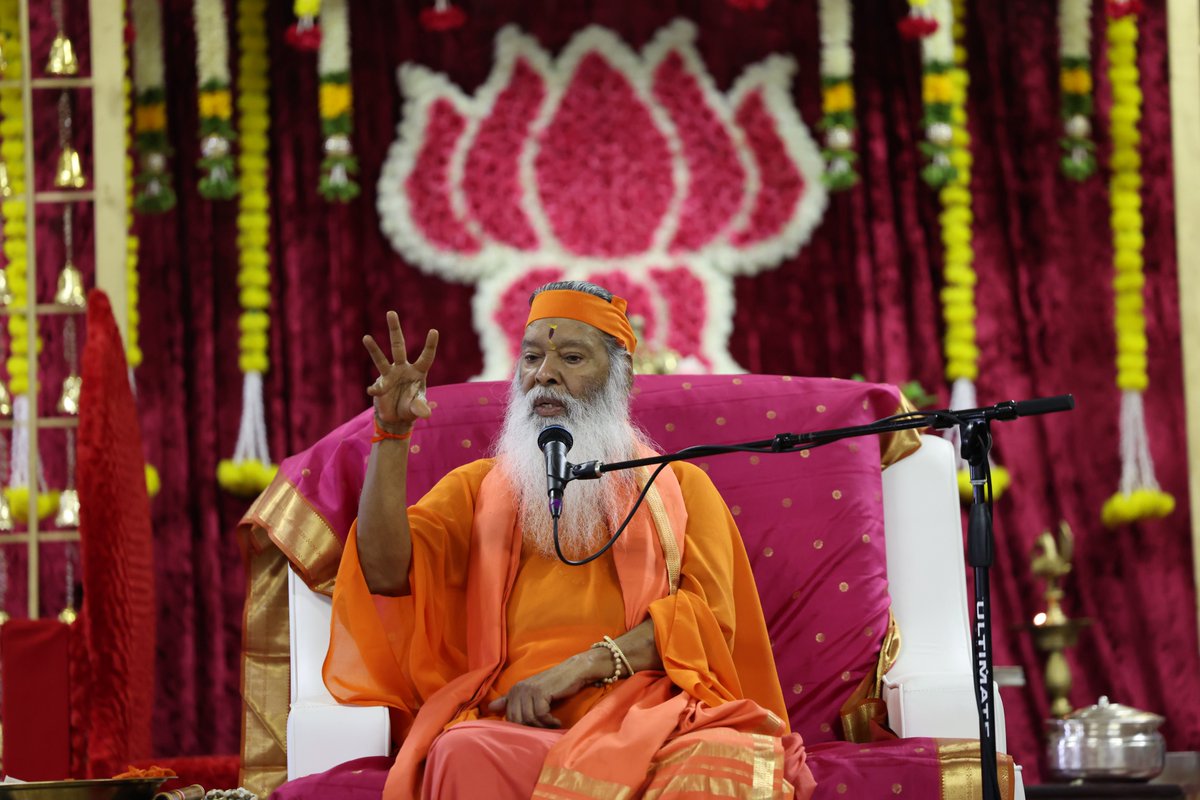 SgsSwamiji's tweet photo. Pujya Sri Swamiji in Hanuman Datta Yoga Center, Houston, TX, USA • 10 July 2026

• Sri Chakra Puja
• Swagata Sabha

#sgsswamiji #swarnayatra #swarnayatra2026 #sgsashrama #dattapeetham #avadhootadattapeetham https://t.co/EscCK4af1Q