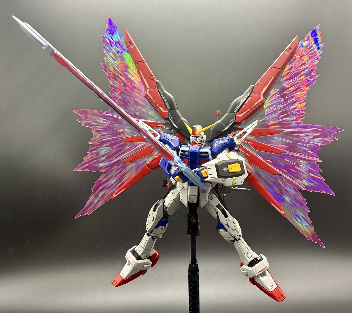 tekko_mjp's tweet photo. RGデスティニーガンダム完成しました❗️
光の翼をつけると映えます❗️
アドバンストMSジョイントなので関節が緩くなりがちですがなんとかポージングできてます。文句なしにカッコいいです❗️
#ガンプラ
#ガンダムSEEDDestiny https://t.co/BWECIdyFQU