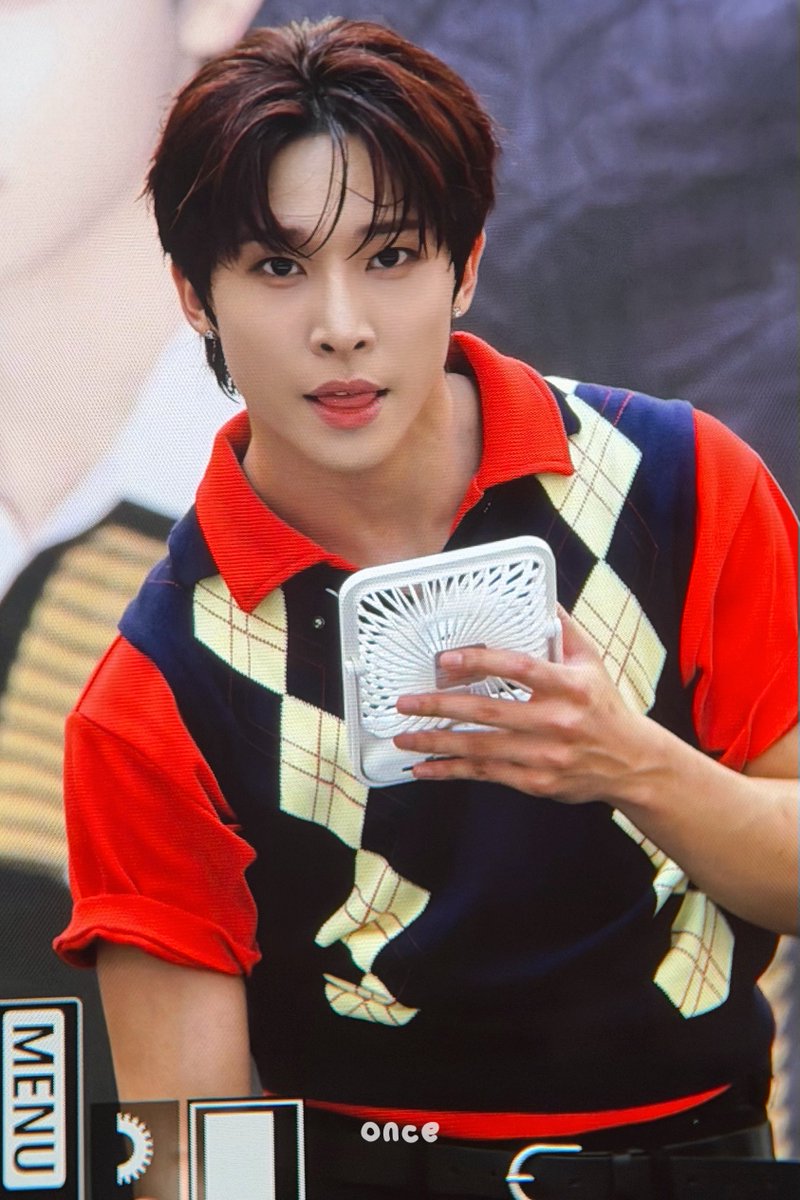 07leon25's tweet photo. 260711 

#트렌드지 #TRENDZ #리온 #LEON https://t.co/GGZe9CpWFD