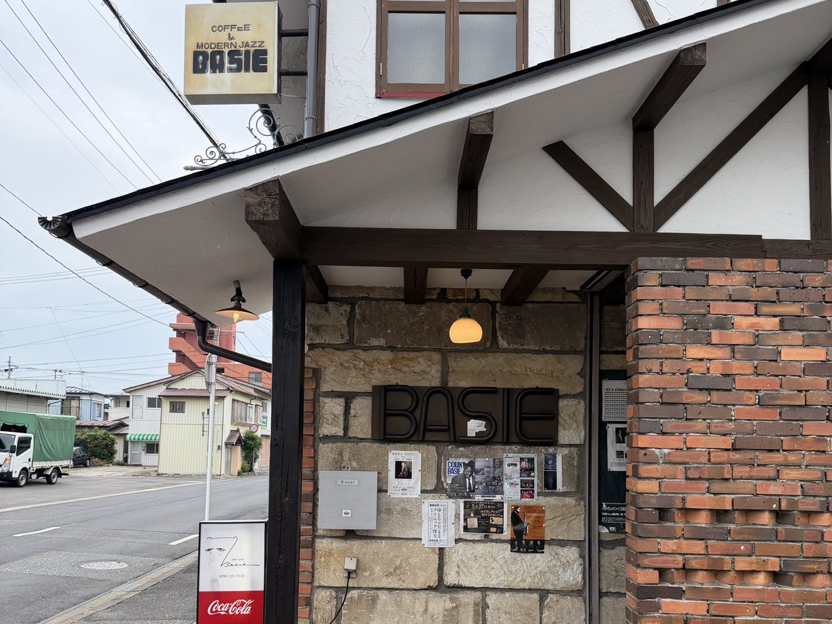 m_i_k_i_u_s_u_i's tweet photo. BASIE
#ジャズ喫茶ベイシー #岩手県一ノ関 #JAZZ #菅原正二 (マスター) #youmustgo https://t.co/4jZUONOFTU