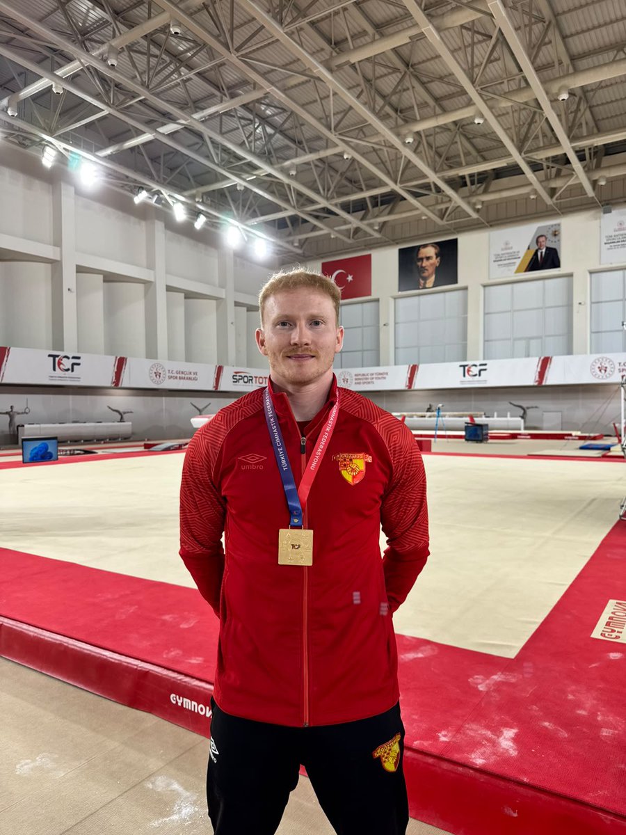 ayberk_kosak's tweet photo. 2026 Kulüpler Arası Türkiye Şampiyonası’nın ilk gününü Türkiye Şampiyonu olarak noktaladım🥇 Göztepe’mize bir şampiyonluk daha kazandırmanın gururunu yaşıyorum 🙏🏼 Pazar günü yapılacak alet finallerini ise sabırsızlıkla bekliyorum 🤩🙌🏼 https://t.co/DdAgHwP7Pp