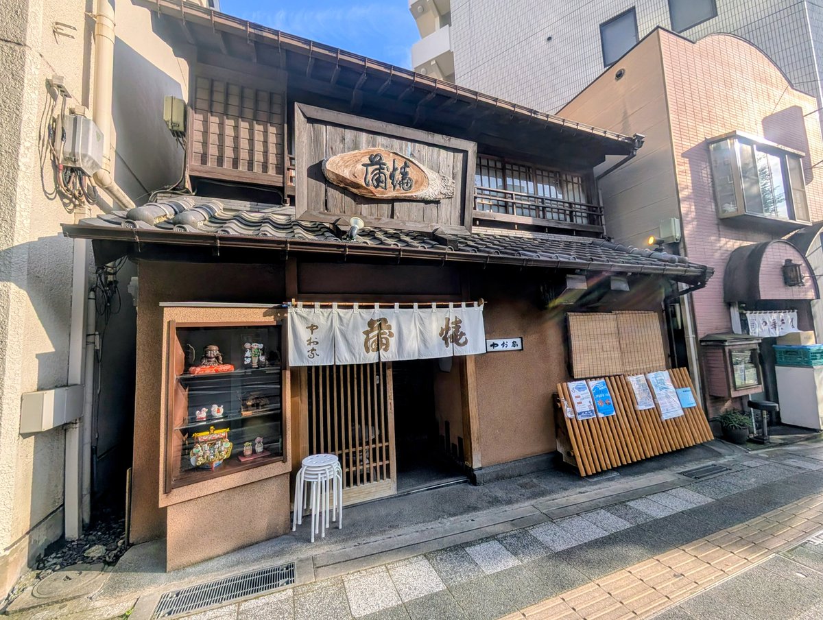 tyubo_0's tweet photo. 誕生日に県外出張の予定なんで
前祝いをしてもらったよ🎉

世界一美味い鰻屋さん(俺調べ)
浦和の中村家さん✨
甘さ控えめの辛口のタレは
鰻の美味さをダイレクトに味わえるんだよ！ホント旨かった✨
ご馳走様でした😋🙏

 #お腹ペコリン部  #Twitter晩酌部  #誕生日 https://t.co/pOoZoQaTsm