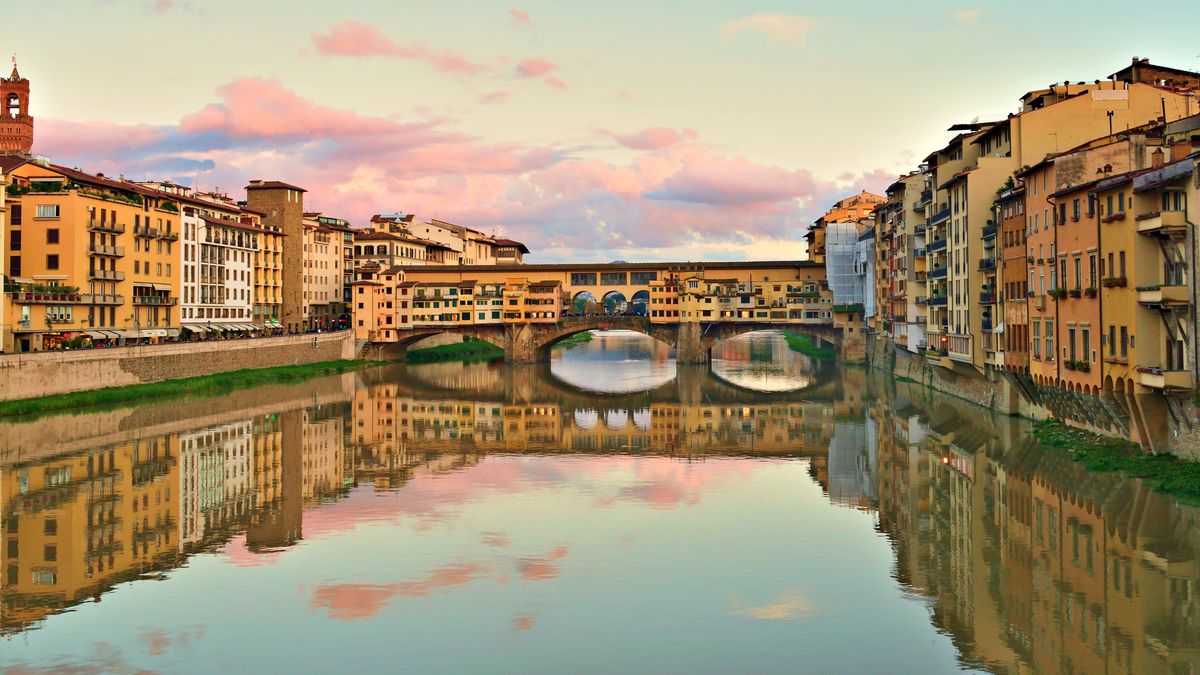 ForfaitTourisme's tweet photo. le célèbre Ponte Vecchio dans la magnifique ville de Florence 😍

🌍Forfait Tourisme Voyages à Beauchamp
@ForfaitTourisme
#forfaittourismevoyages #forfaittourismevoyagesvaldoise https://t.co/YE36iR5HzV
