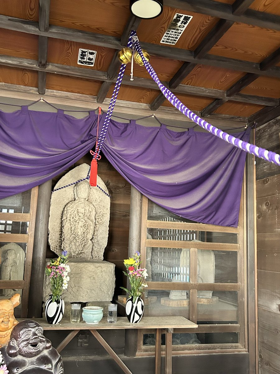 ayakoha1234's tweet photo. 蒲田で歌舞伎「神霊矢口渡」を見る前にゆかりの新田神社にお参り。とても暑い日だったけど境内には爽やかな風が吹いていた。いい神社。武蔵新田駅近くの頓兵衛地蔵にもお参りしてきた。ゆかりの場所でのお芝居は聖地巡礼ができてよいね。 https://t.co/f8yrVVB44e
