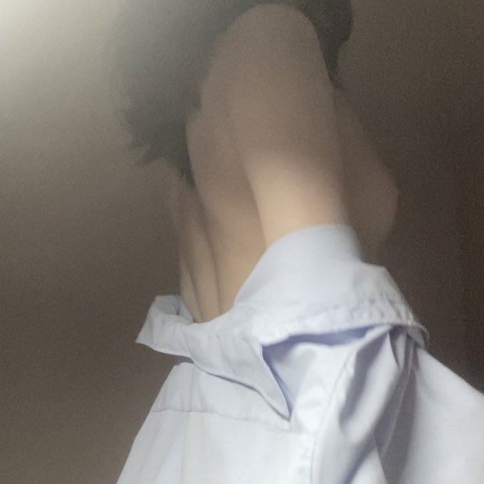 YaslamAlshaibah's tweet photo. ズームしたら見えるからガチすぐ消す

#ウラアカ　#裏垢男子　#自撮り界隈 https://t.co/KwjIF71qce