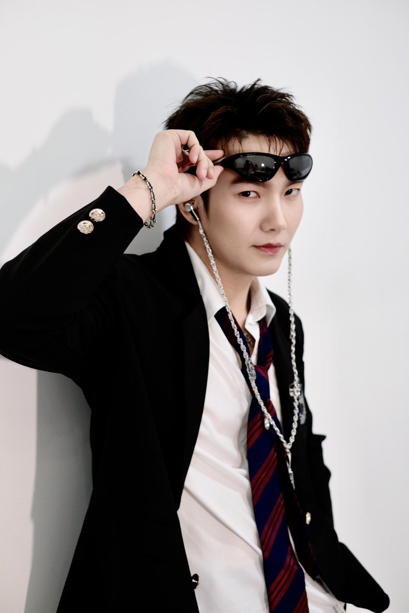 Lovelycontrast's tweet photo. If this guy confesses to you on campus the only acceptable answer to the question is YES oppa. YES daddy would also work, But you gotta say it the right way. 

BUILD JULY EVENT

#BuildxCitrusCitrus
@JakeB4rever https://t.co/FowxmW3ppY
