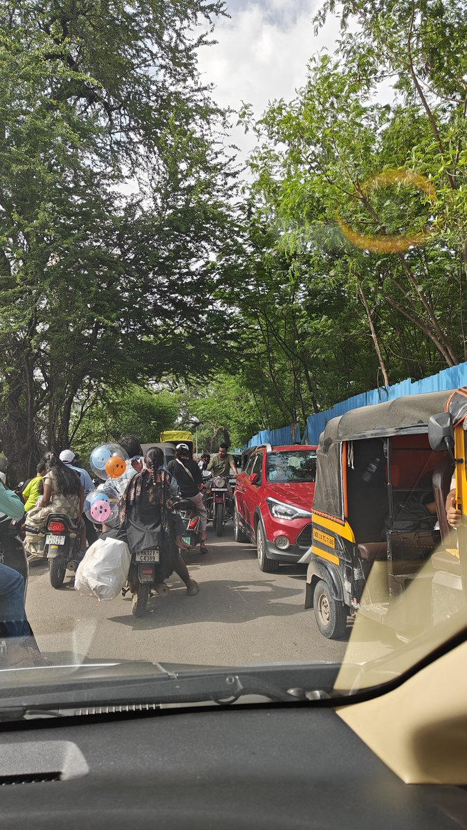 vkysoni's tweet photo. @PMCPune @mundhwaissues @PuneCityTraffic Again https://t.co/kcBFB6eI7O