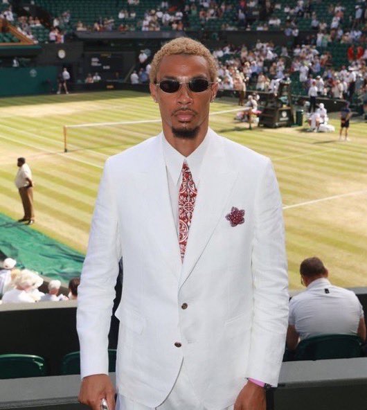 FrenchRapUS's tweet photo. 🚨 C’EST LE FLOW DE L’ANNÉE ! 

Le footballeur français Hugo Ekitiké a débarqué à Wimbledon avec une aura complètement folle 🤯

Arrêtez tout, il a déjà gagné… https://t.co/E4JMTGExk4