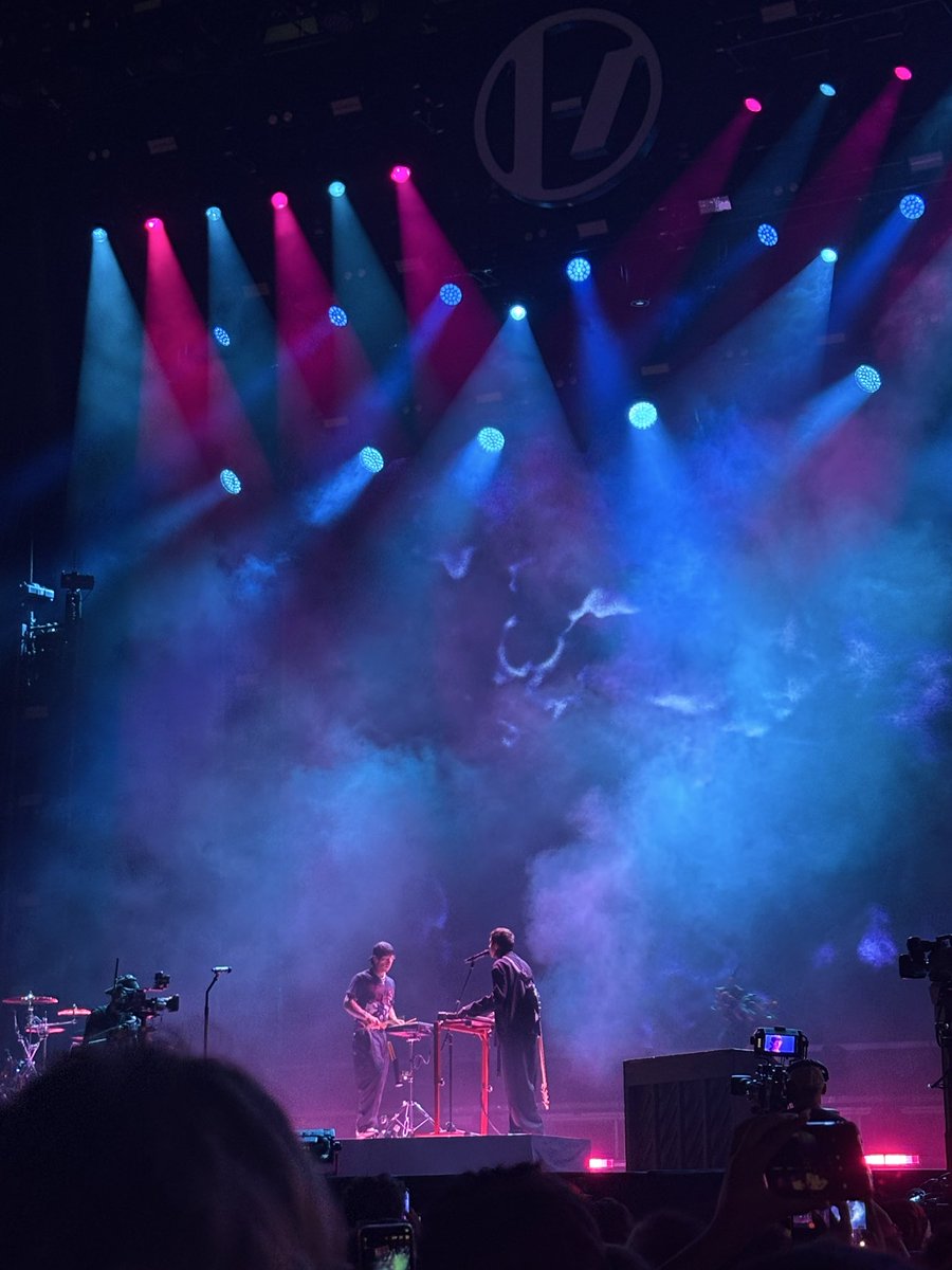 9noelia_FCB's tweet photo. volvería a estar seis horas de pie bajo el sol las veces que fueran necesarias solo por verte @twentyonepilots https://t.co/zguauPWOZT